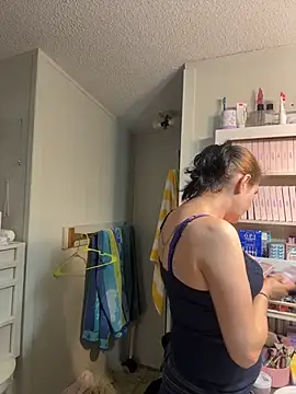 lolabunny9 Show in webcam