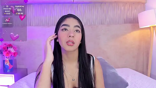 _kyraa_ Show in webcam