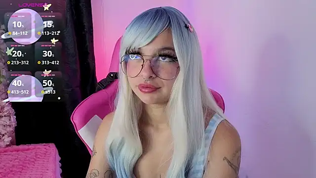 larah_uwu live XXX chat