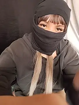 Chat +18 de NomiHana ao vivo