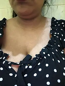 Newragini Live XXX-chat