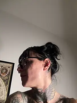 دردشة SkinnyLilly الجنسية المباشرة