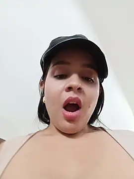 Julieth_hot-69: онлайн-секс-чат