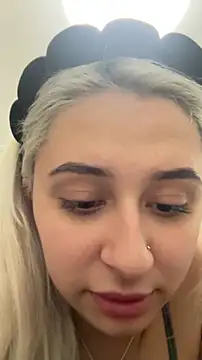 Kylie_One Adlı Modelin Canlı XXX Sohbeti