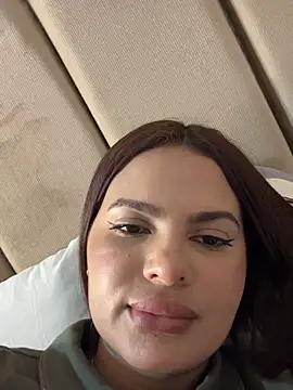 Irina_Velvett: διαδικτυακό σόου στην κάμερα