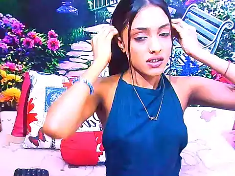 IndianPretty14u2Luv 现场XXX聊天