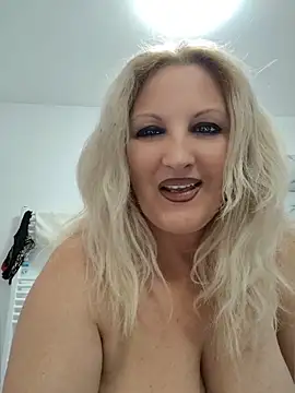 Divineblond Live XXX Chat