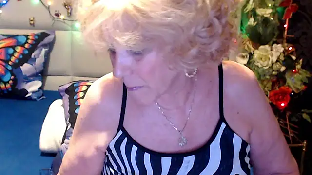 HappyWomanOn Chat XXX live