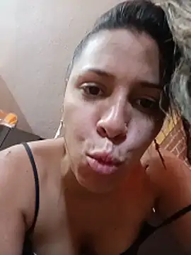 Chat +18 de kiki_milu ao vivo