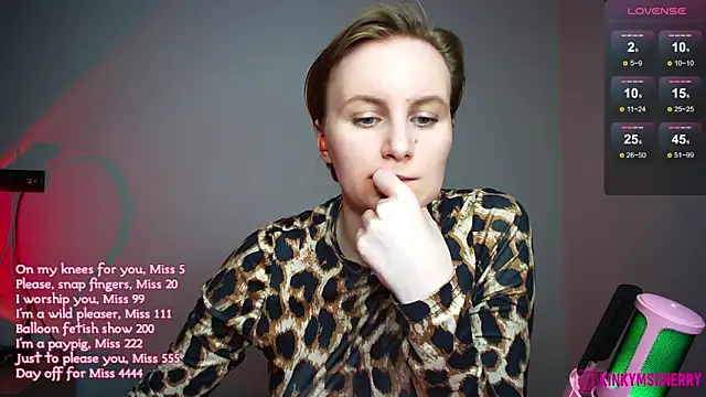Chat +18 de KinkyMissCherry ao vivo