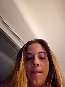 Show modela Luna_Lynn na web-kameri