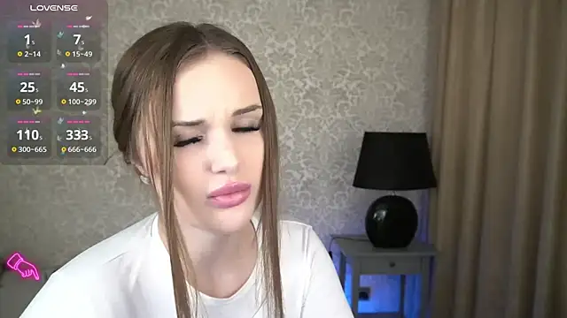 CrystalBlissi's Live XXX Chat