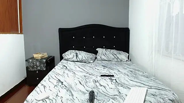 Chat +18 de Emilia_1995 ao vivo