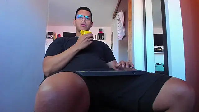 Show modela _John_Boy_ na web-kameri