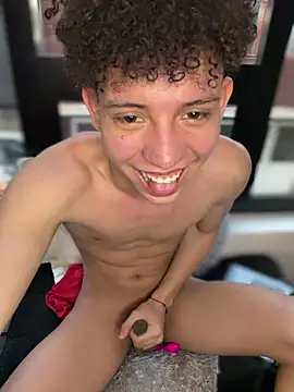 yoursexyjose Show in webcam