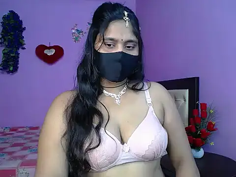 Maiya_Amber Show in webcam
