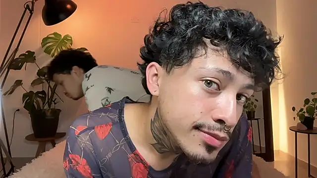 Noah_and_Steven Live XXX-Chat