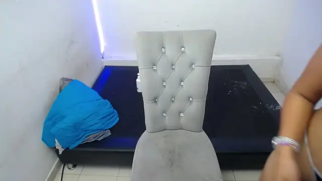 Chat XXX en directo de Naomy_Reiden