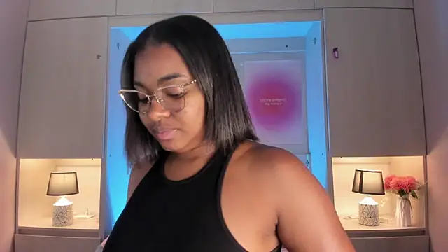 tamaraa_smiith Adlı Modelin Canlı XXX Sohbeti
