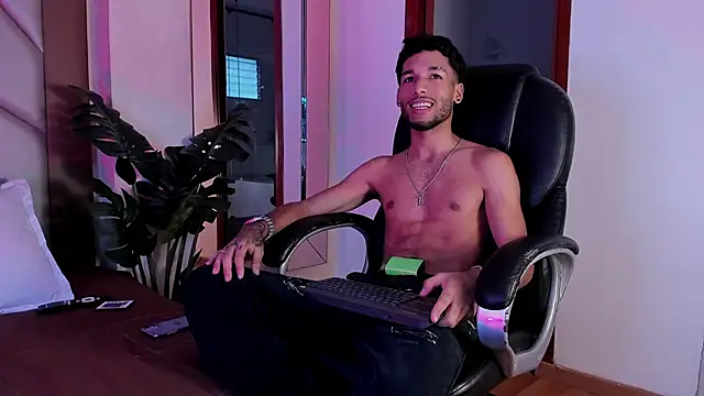 Thiagoferreti Adlı Modelin Canlı XXX Sohbeti