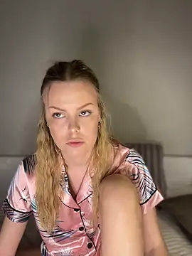 Divine_Caress Adlı Modelin Canlı XXX Sohbeti