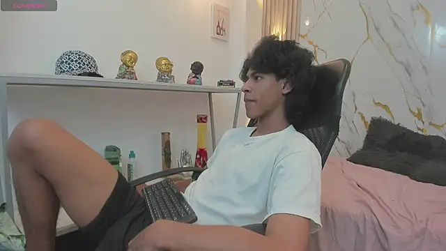 Zayn_Fox32's Webcam Show