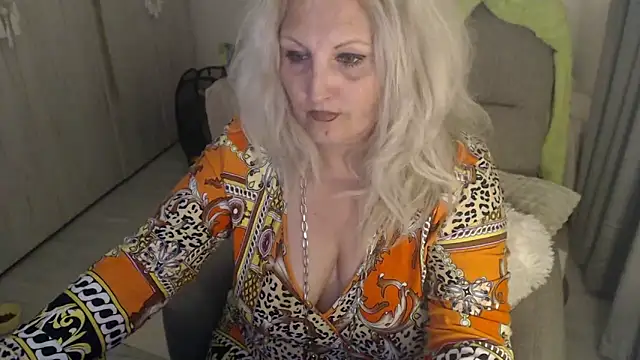 Divineblond Chat XXX in diretta
