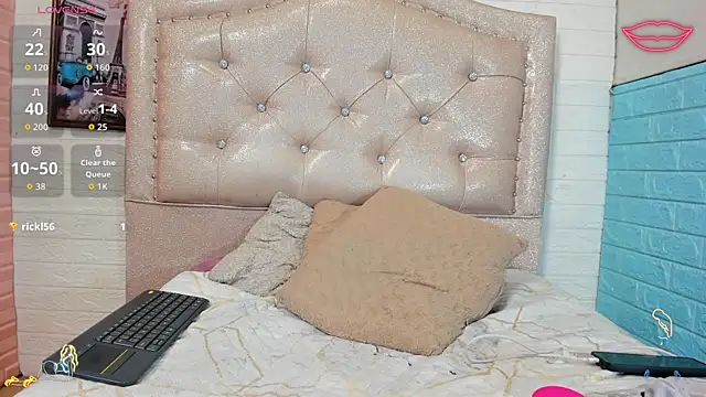 LITTLE-NESSA 在線直播表演