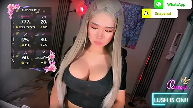 xBigSurpriseLorainex's Webcam Show