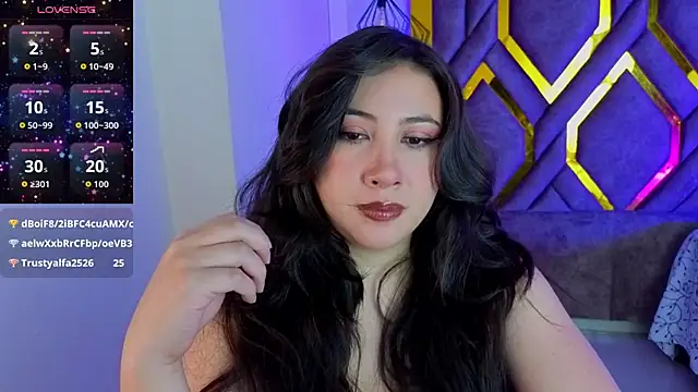 Luvienne Adlı Modelin Canlı XXX Sohbeti