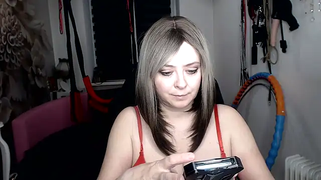 Chatroom XXX en direct de MISSwithDOLLS