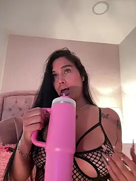 Bella__Wood élő XXX-chatje