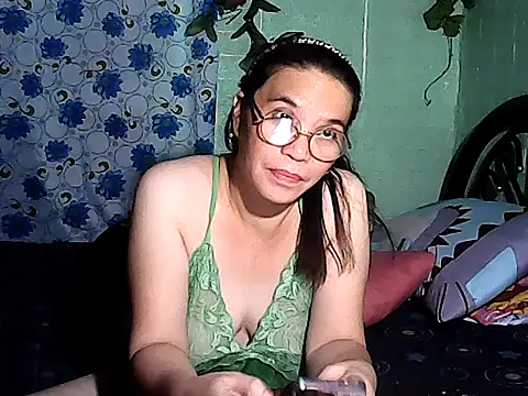 Adeline05's Webcam Show
