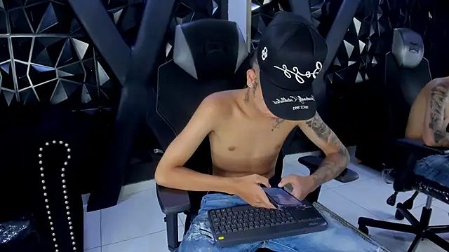 แชท XXX สดของ MiloSex_