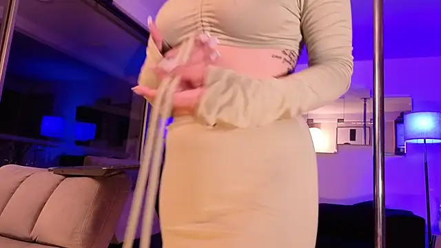 mandi4pole_ Chat XXX in diretta