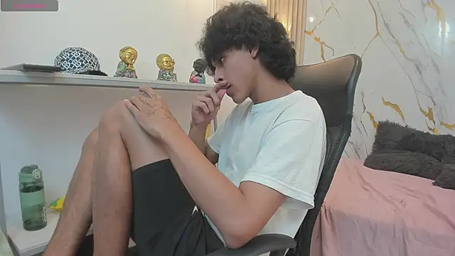 Zayn_Fox32 Live XXX-chat