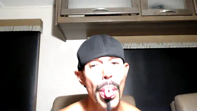 ThickD2C 在線直播表演