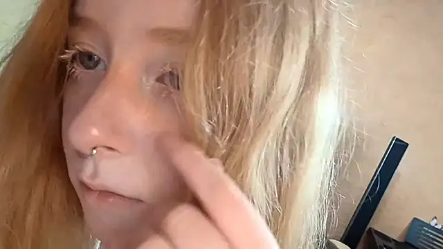 Chat +18 de KateVibe_01 ao vivo