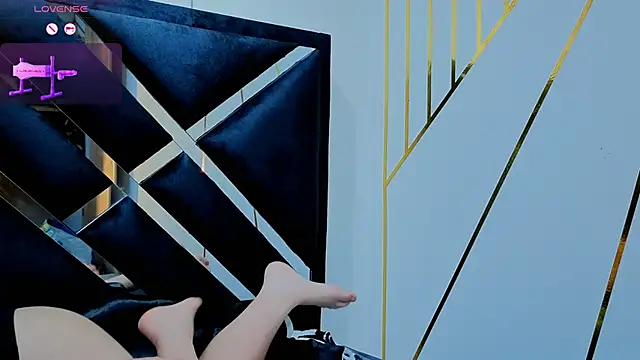 Zoe-yanin's Live XXX Chat