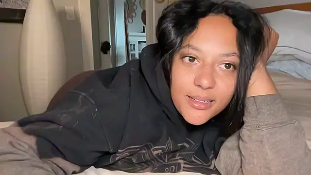 dreamyriri Show in webcam