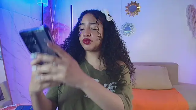 HairyAillyn élő XXX-chatje