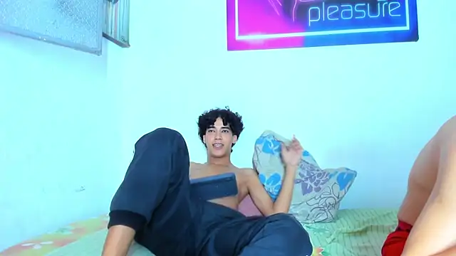 Pleasure_boys_hot Chat XXX in diretta