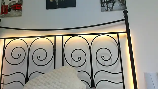 Онлайн чат XXX MiaNoirr