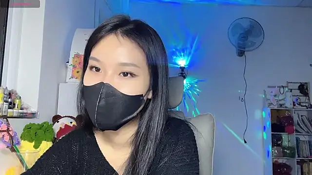 Tieu-May live XXX chat