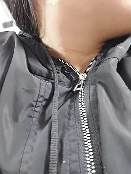 ElinaaxのライブXXXチャット