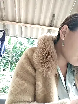 Bella-222's Live XXX Chat