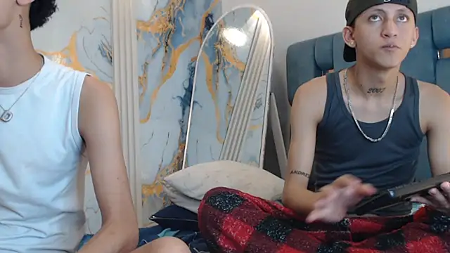 BOYS_PLAY Live XXX-chat