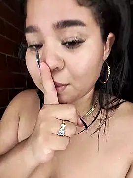 Yelly's Live XXX Chat