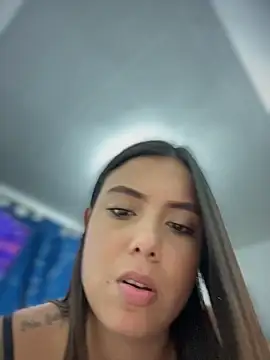 Thaix- live XXX chat
