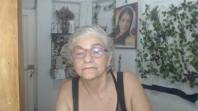 FunnyGrandma 网络视讯表演